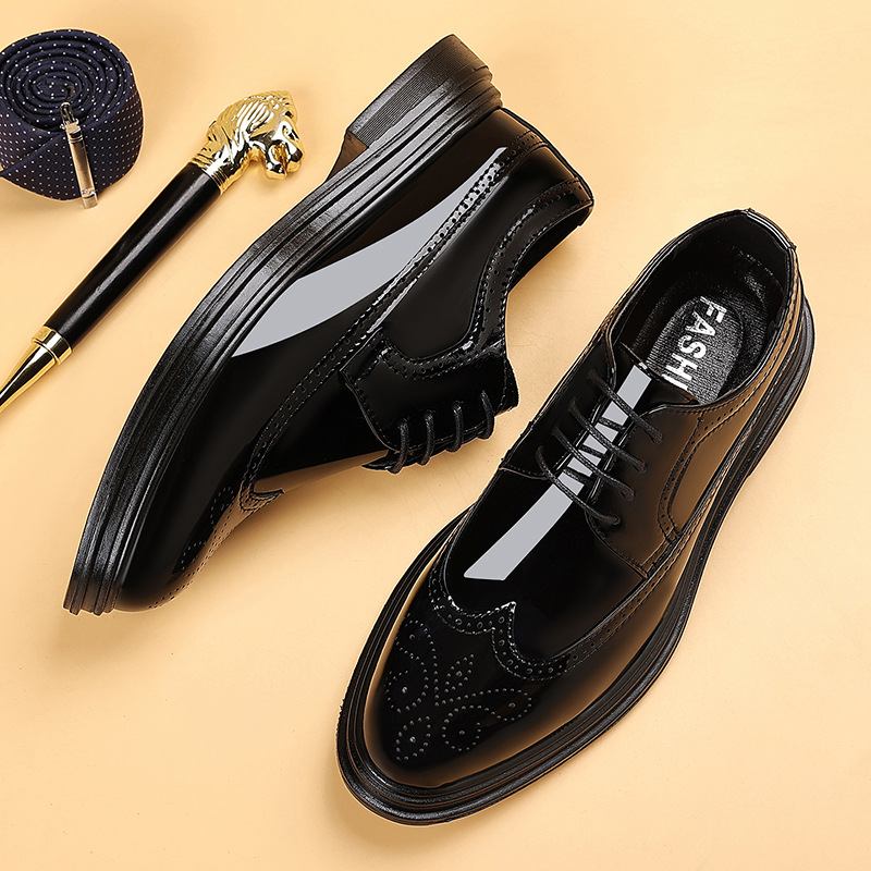 Patent Leather Oxford - รองเท้าหนังแก้วผู้ชายแบบ Brogue ผูกเชือก ทรง Oxford พื้นหนา