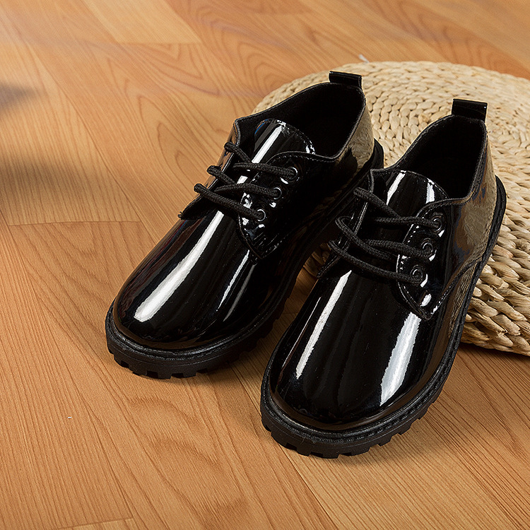 Patent Leather Oxford - รองเท้าหนังแก้วสำหรับเด็กผู้ชาย รองเท้าอ็อกซ์ฟอร์ดแบบผูกเชือกคลาสสิก รองเท้าทางการสำหรับเด็ก เหมาะสำหรับงานแต่งงาน คณะนักร้องประสานเสียง งานปาร์ตี้ที่โรงเรียน