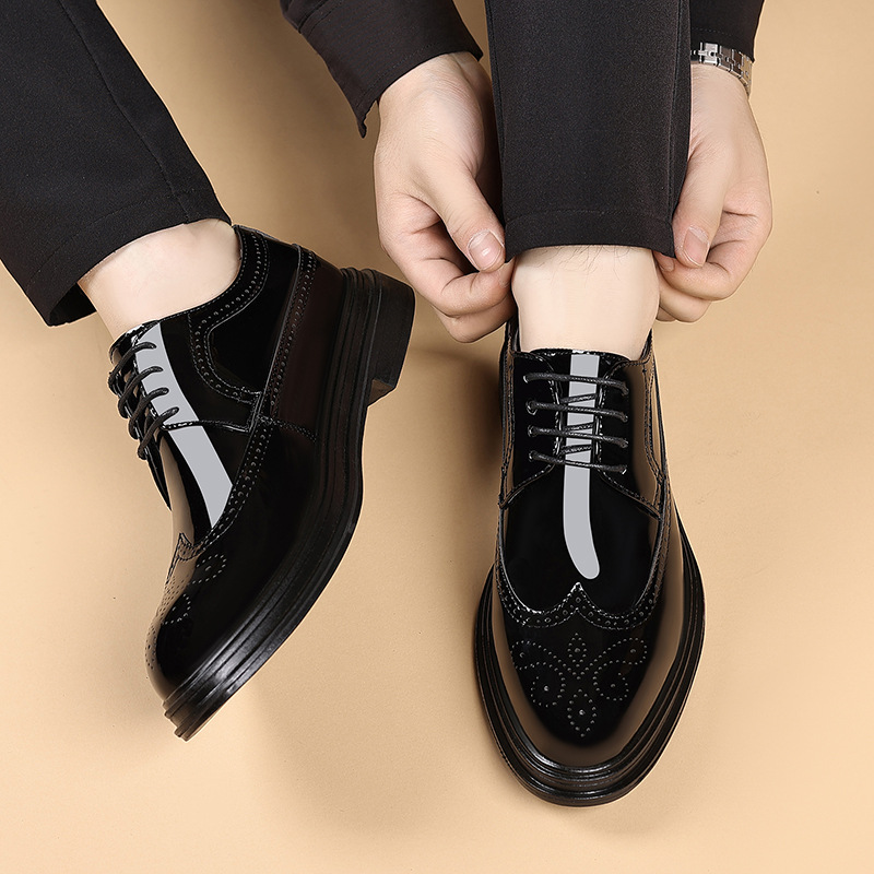 รองเท้าหนังแก้วผู้ชายแบบ Brogu - Patent Leather Oxford บทวิจารณ์และราคา